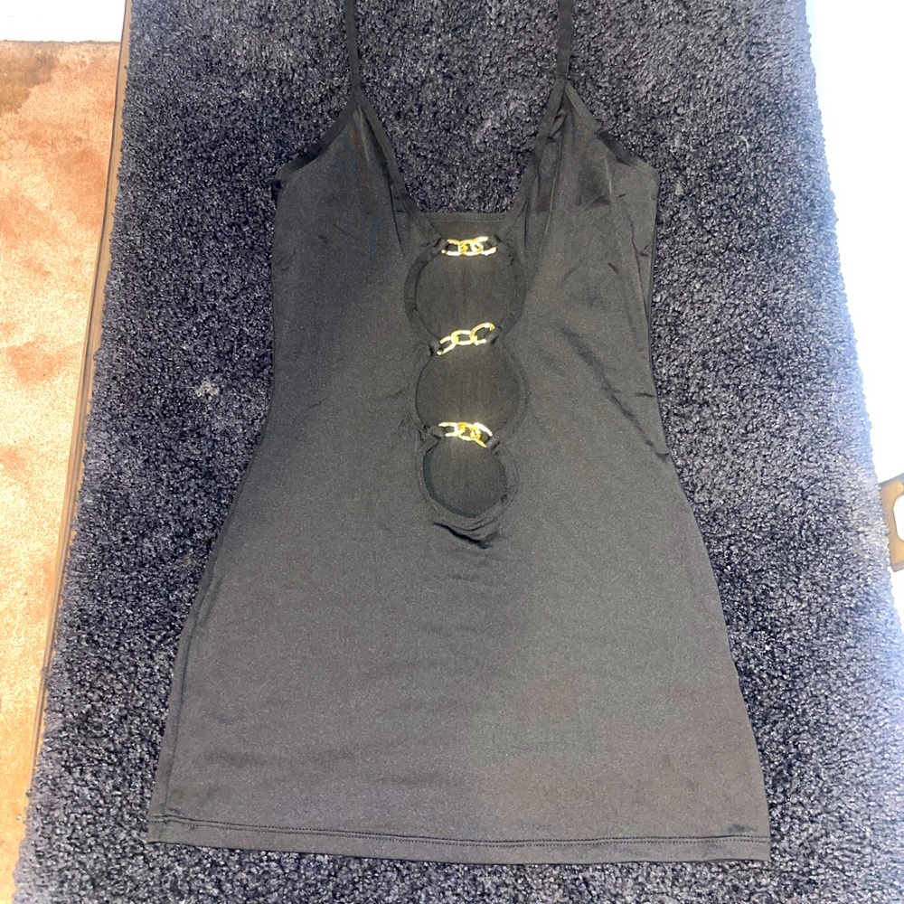 Chain key black dress